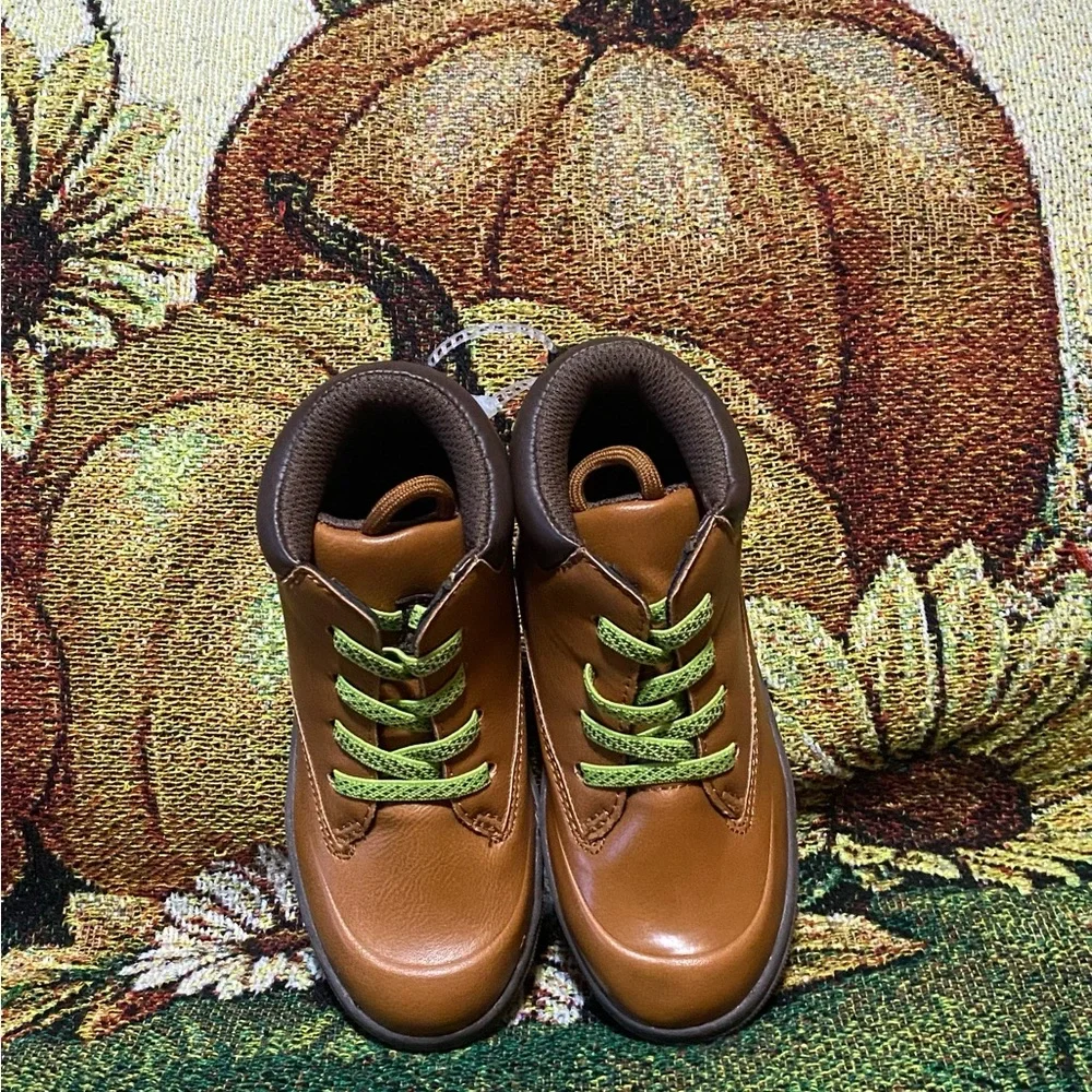 Oshkosh faux leather boots with green stretch laces